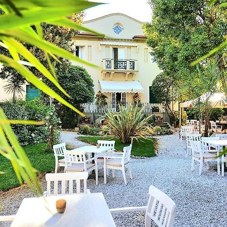Hotel Club I Pini - Residenza D'Epoca In Versilia Лідо-ді-Камайоре Екстер'єр фото
