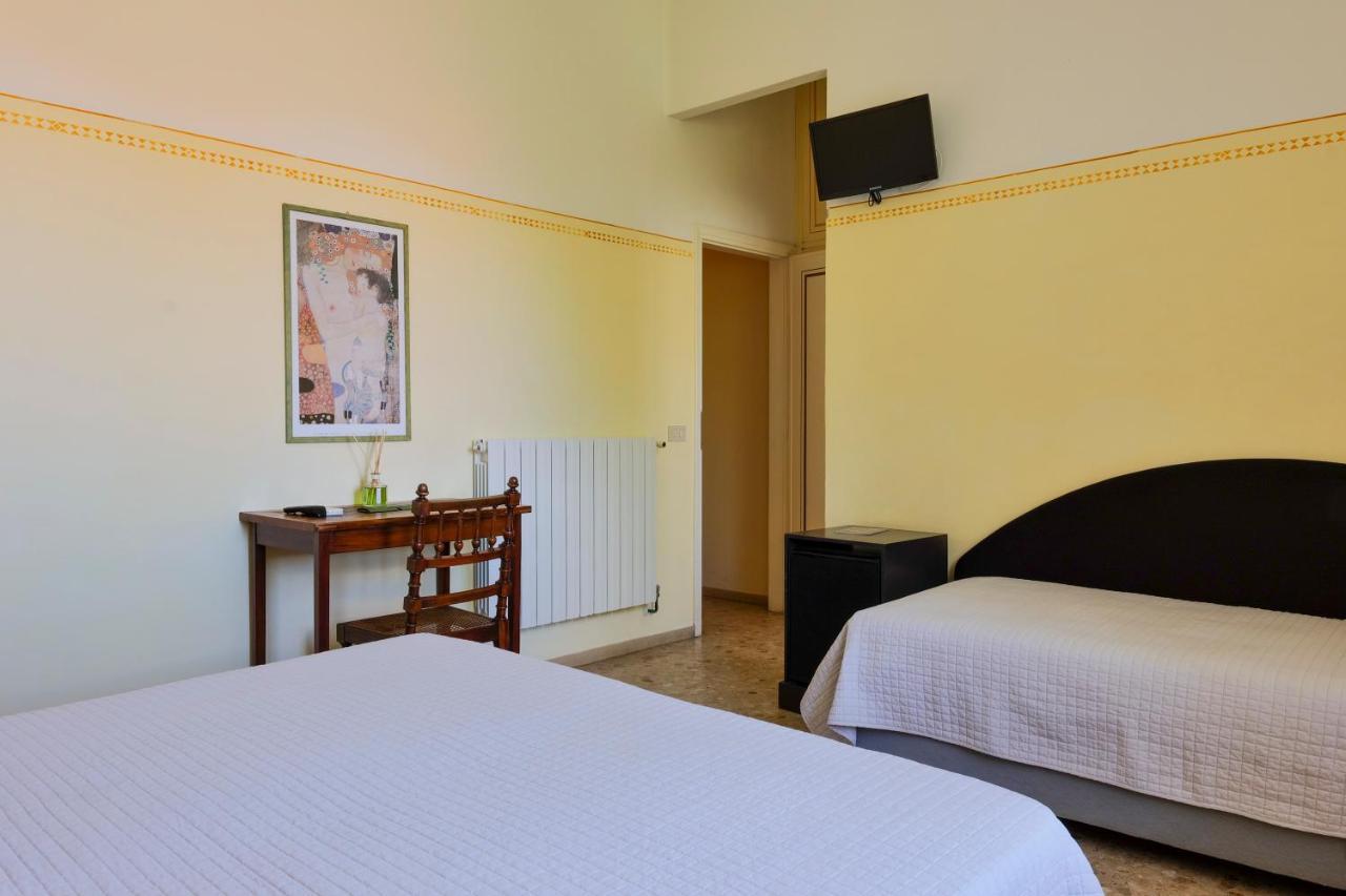 Hotel Club I Pini - Residenza D'Epoca In Versilia Лідо-ді-Камайоре Екстер'єр фото