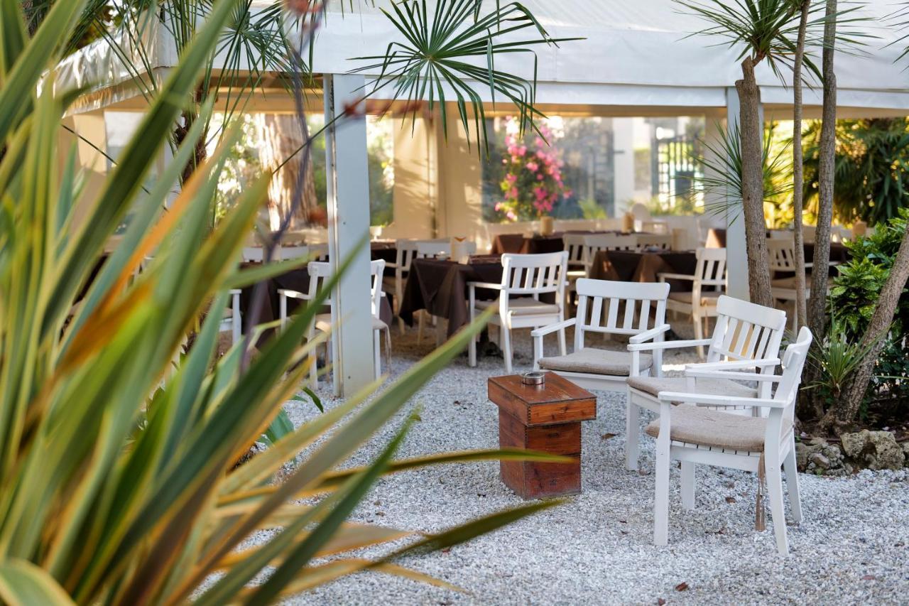 Hotel Club I Pini - Residenza D'Epoca In Versilia Лідо-ді-Камайоре Екстер'єр фото