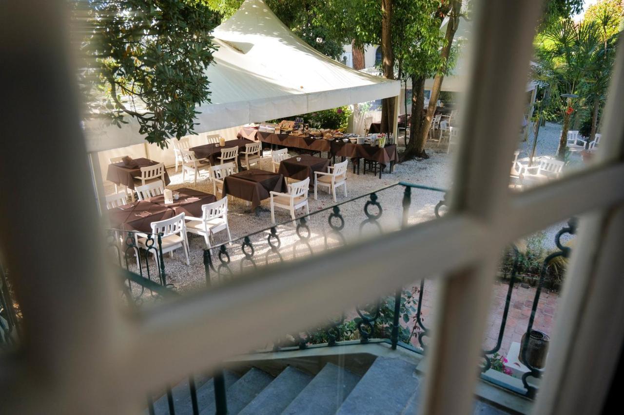Hotel Club I Pini - Residenza D'Epoca In Versilia Лідо-ді-Камайоре Екстер'єр фото
