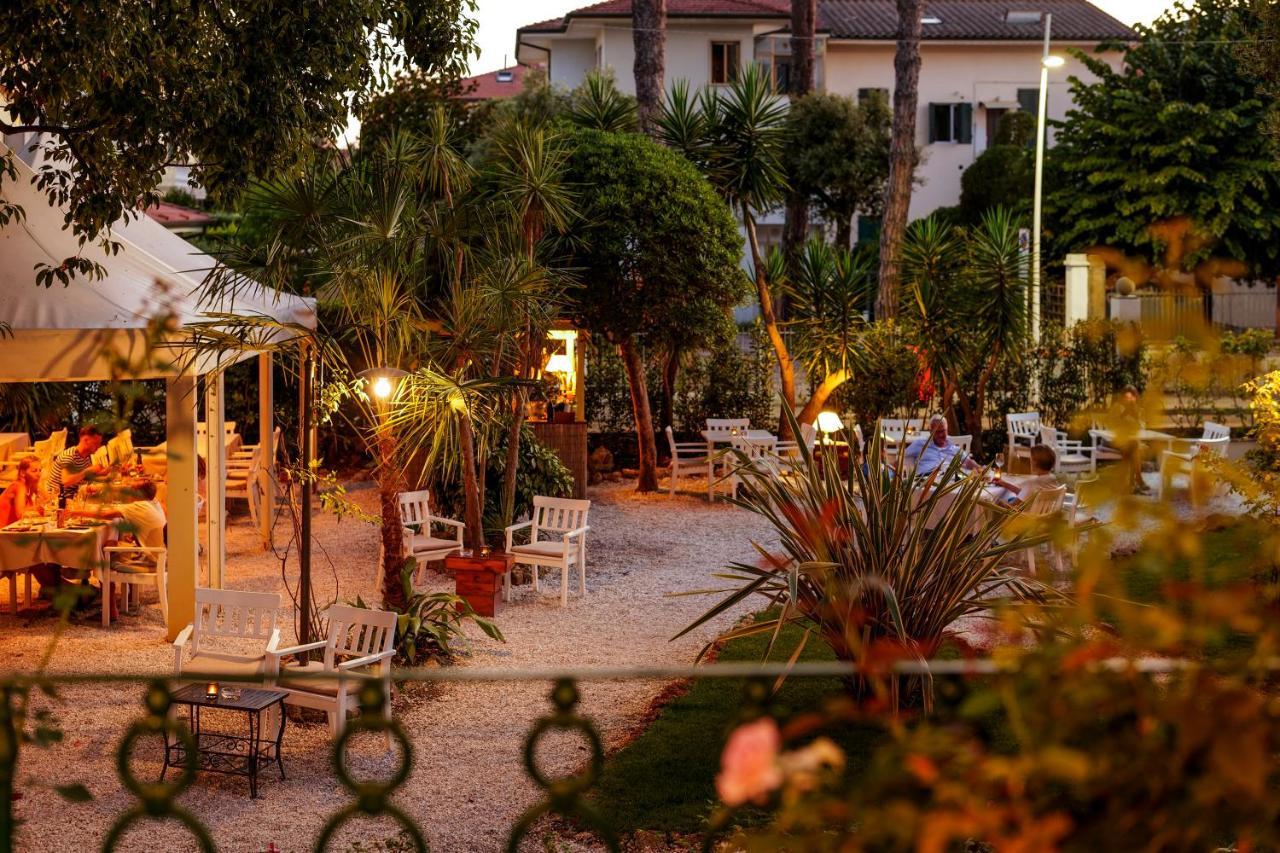 Hotel Club I Pini - Residenza D'Epoca In Versilia Лідо-ді-Камайоре Екстер'єр фото